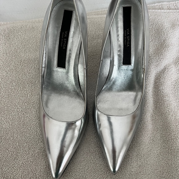New high heeled pumps - Picture 1 of 3